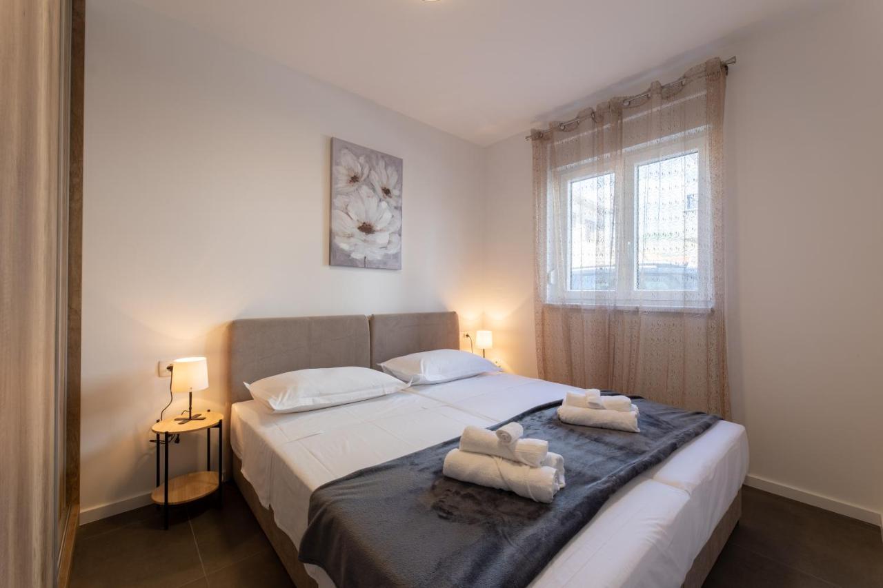 Apartments Maya & Tina Trogir Ngoại thất bức ảnh