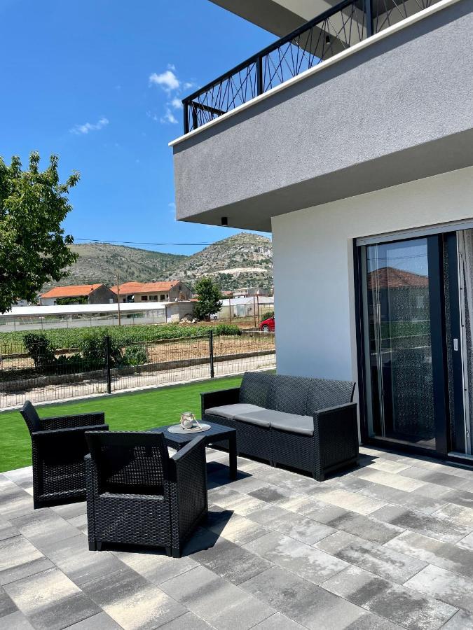 Apartments Maya & Tina Trogir Ngoại thất bức ảnh